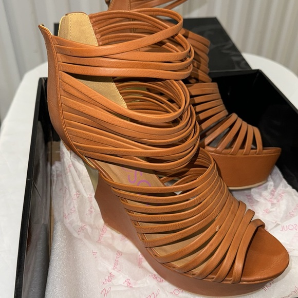 Women’s Wedge Sandal - Picture 2 of 7